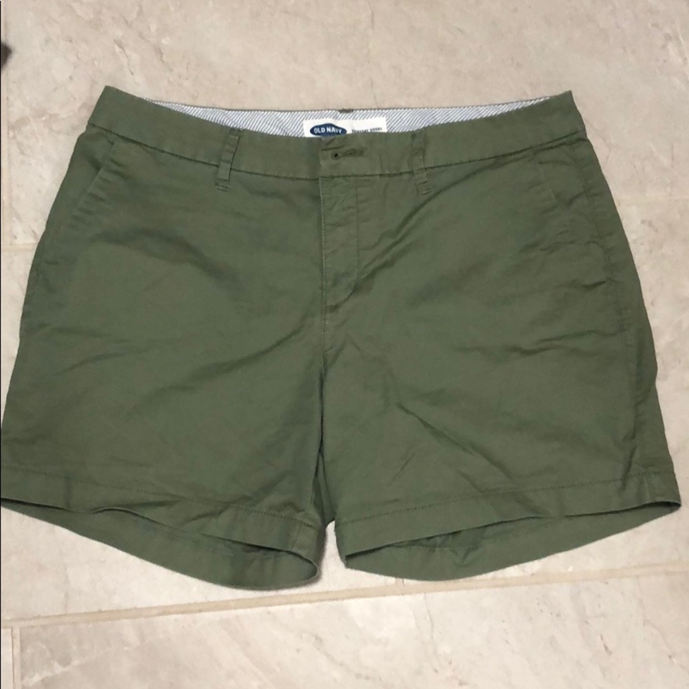 Old Navy}} shorts